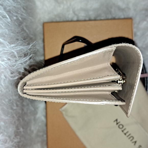 Louis Vuitton Vernis Sarah Wallet EUC - Picture 9 of 17